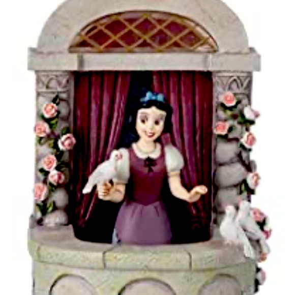 Snow White musical ornament. Press the button on the base. - Picture 2 of 4
